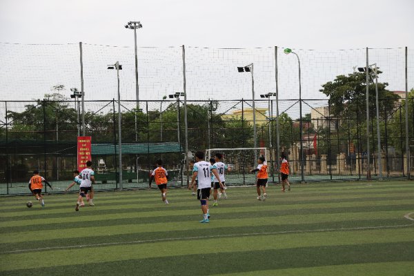 Đội bóng đá thiếu niên xã Tiến Thắng dành cúp Vô địch Giải bóng đá Thiếu niên huyện Mê Linh năm 2022 - Ảnh 2.