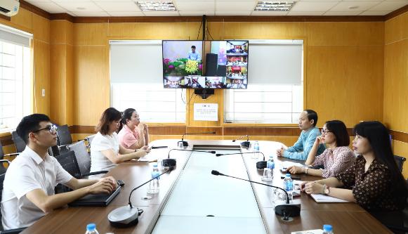 Huyện Mê Linh tham dự Hội nghị trực tuyến Lễ phát động Chương trình tặng sổ BHXH, thẻ BHYT cho người có hoàn cảnh khó khăn năm 2022 - Ảnh 1.