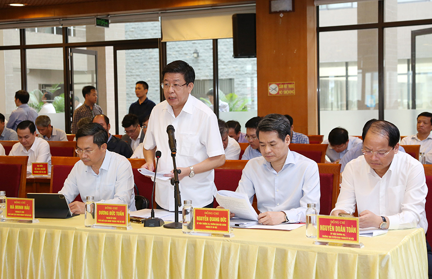 Kiểm tra dự án đường Vành đai 4, Bí thư Thành ủy Hà Nội yêu cầu phải sâu sát, quyết liệt từng việc hơn nữa - Ảnh 3.