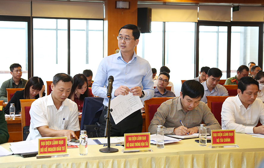 Kiểm tra dự án đường Vành đai 4, Bí thư Thành ủy Hà Nội yêu cầu phải sâu sát, quyết liệt từng việc hơn nữa - Ảnh 5.