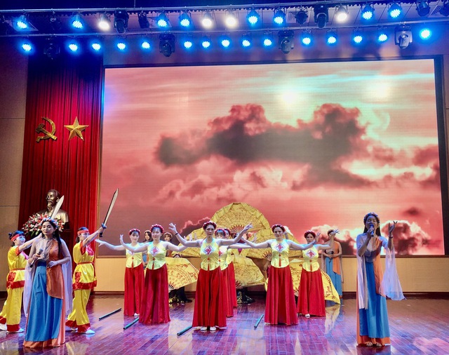 Hội LHPN xã Vạn Yên vinh dự đạt giải Nhất tại Liên hoan văn nghệ “Tiếng hát phụ nữ Mê Linh” lần thứ 2 – năm 2022 - Ảnh 2.