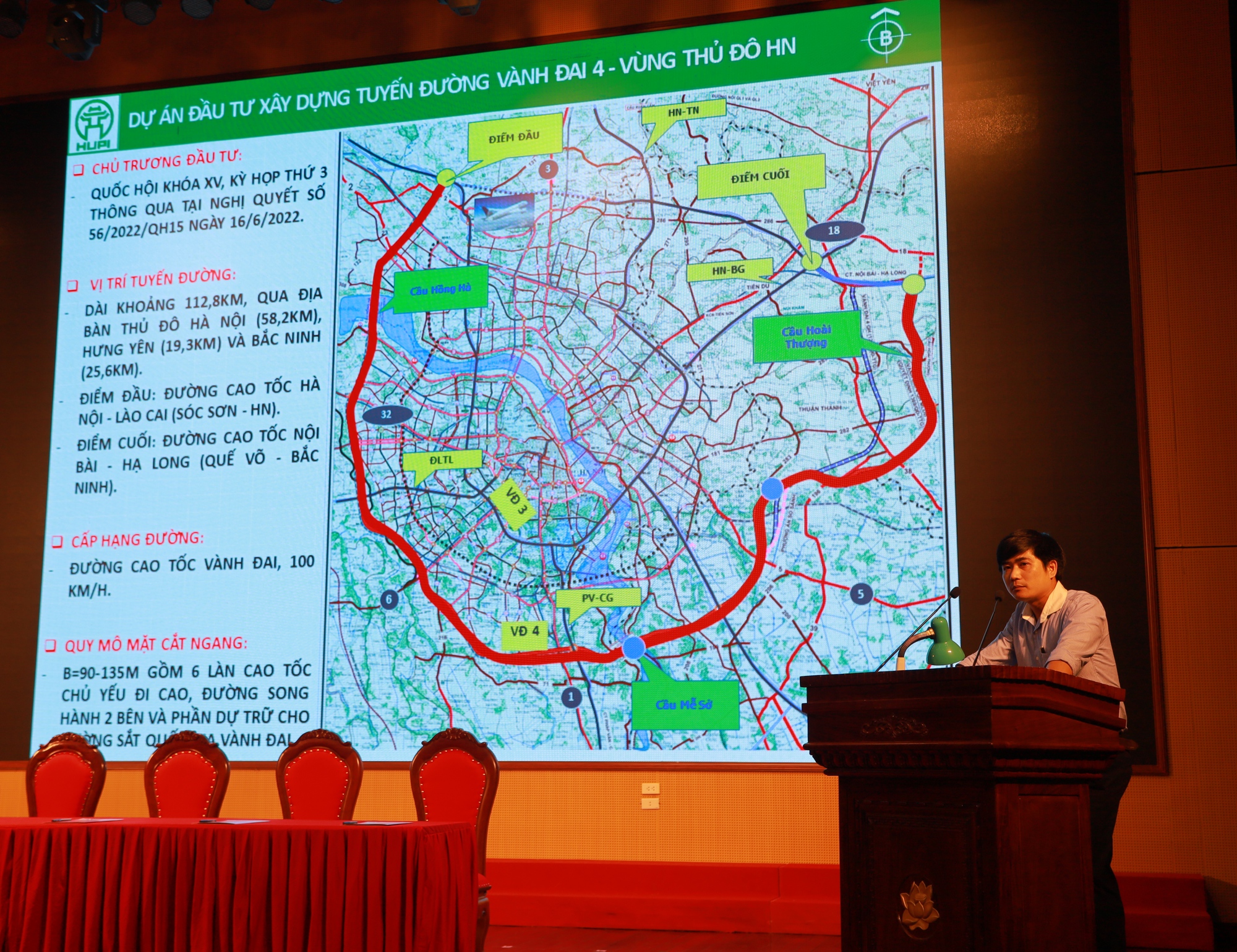 Đường Vành Đai 4: Đường Vành Đai 4 - một trong những tuyến đường quan trọng nhất của khu vực phía Nam Hà Nội, đã hoàn thiện và đưa vào sử dụng. Bên cạnh việc giảm thiểu ùn tắc giao thông, tuyến đường này còn mang lại nhiều tiềm năng phát triển kinh tế, thu hút đầu tư và nâng cao chất lượng cuộc sống cho cộng đồng.