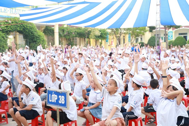 Trường Tiểu học Chi Đông hưởng ứng "Ngày Pháp luật nước Cộng hòa XHCN Việt Nam" năm 2023 - Ảnh 1. Trường Tiểu học Chi Đông hưởng ứng "Ngày Pháp luật nước Cộng hòa XHCN Việt Nam" năm 2023 - Ảnh 1.
