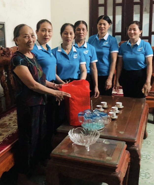 Các Chi hội phụ nữ trong toàn xã thiết thực tổ chức các hoạt động “Đền ơn đáp nghĩa” nhân kỷ niệm 76 năm Ngày Thương binh – liệt sỹ 27/7/1947-27/7/2023 - Ảnh 18. Các Chi hội phụ nữ trong toàn xã thiết thực tổ chức các hoạt động “Đền ơn đáp nghĩa” nhân kỷ niệm 76 năm Ngày Thương binh – liệt sỹ 27/7/1947-27/7/2023 - Ảnh 18.