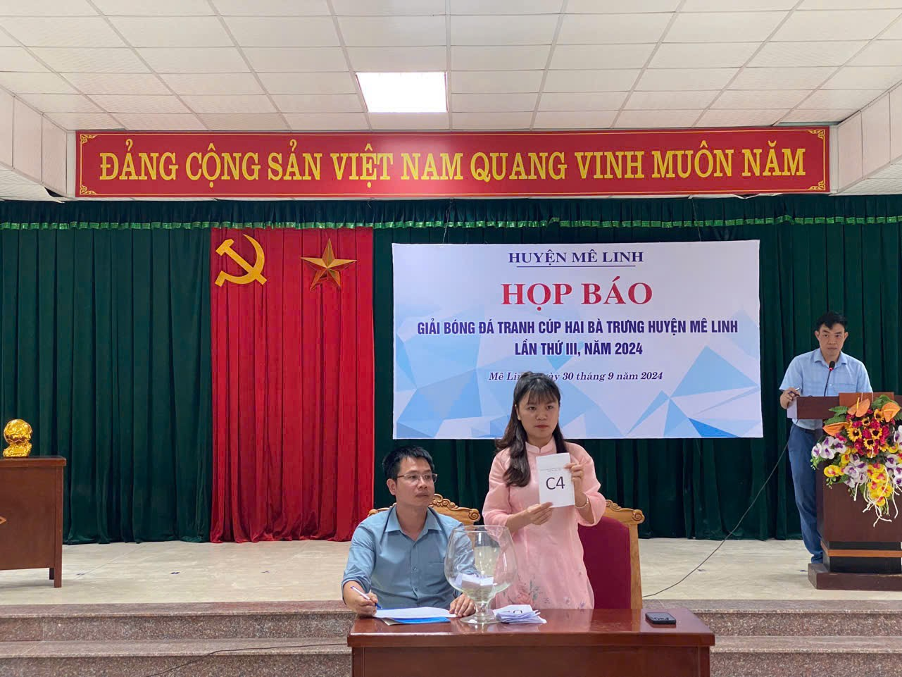 Họp báo Giải Bóng đá tranh cúp Hai Bà Trưng huyện Mê Linh lần thứ III, năm 2024- Ảnh 2. Họp báo Giải Bóng đá tranh cúp Hai Bà Trưng huyện Mê Linh lần thứ III, năm 2024- Ảnh 2.