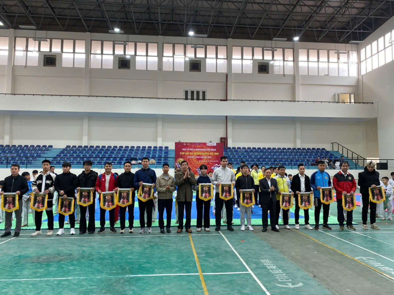 Khai mạc giải vô địch Taekwondo mở rộng Cúp Hai Bà Trưng lần thứ nhất huyện Mê Linh năm 2024- Ảnh 1. Khai mạc giải vô địch Taekwondo mở rộng Cúp Hai Bà Trưng lần thứ nhất huyện Mê Linh năm 2024- Ảnh 1.