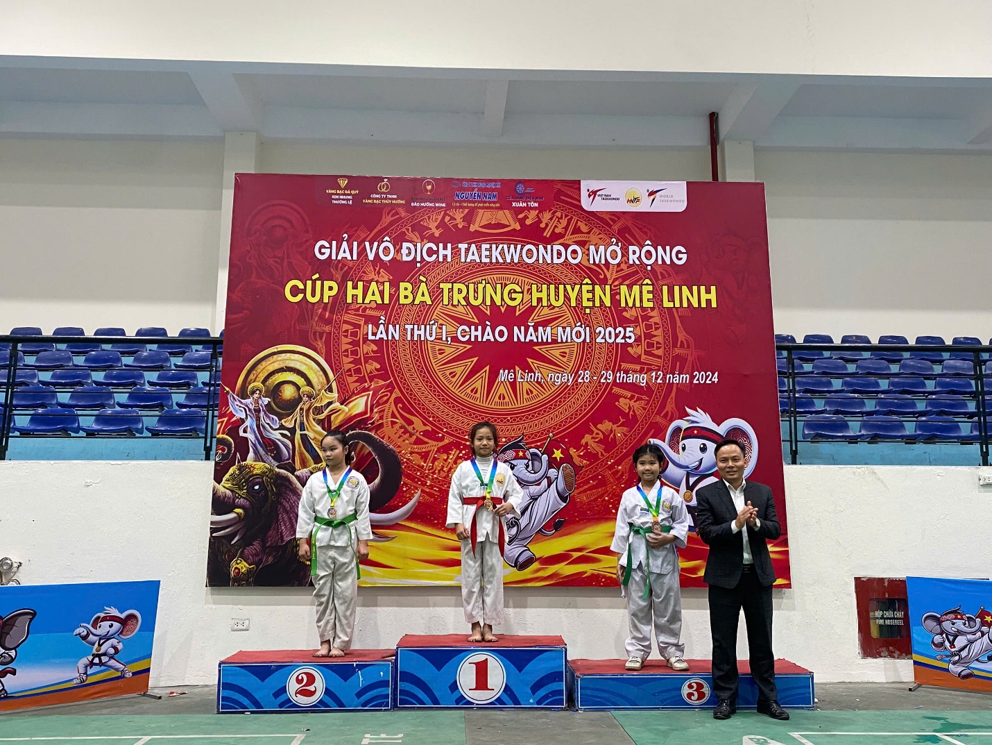 Khai mạc giải vô địch Taekwondo mở rộng Cúp Hai Bà Trưng lần thứ nhất huyện Mê Linh năm 2024- Ảnh 3. Khai mạc giải vô địch Taekwondo mở rộng Cúp Hai Bà Trưng lần thứ nhất huyện Mê Linh năm 2024- Ảnh 3.