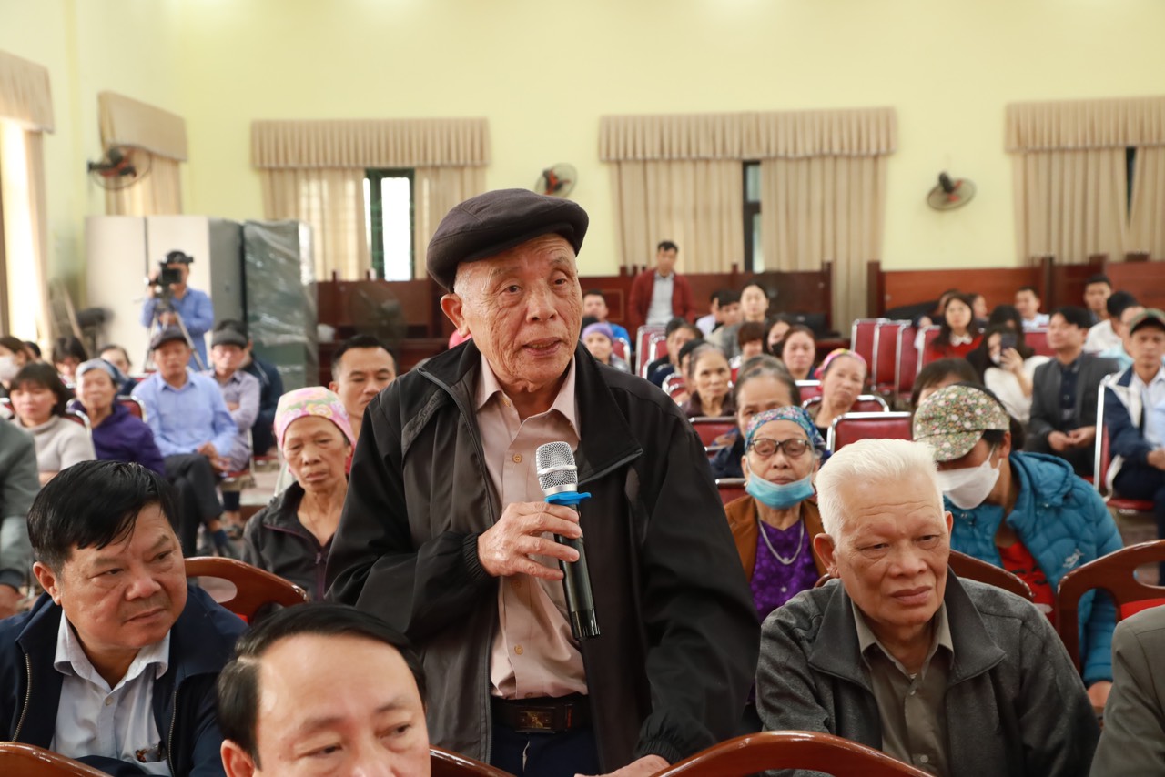 Bí thư Huyện ủy Nguyễn Thanh Liêm làm việc với 200 hộ dân có đất ở thu hồi dự án đường Vành đai 4 thôn Khê Ngoại 2, xã Văn Khê- Ảnh 2.