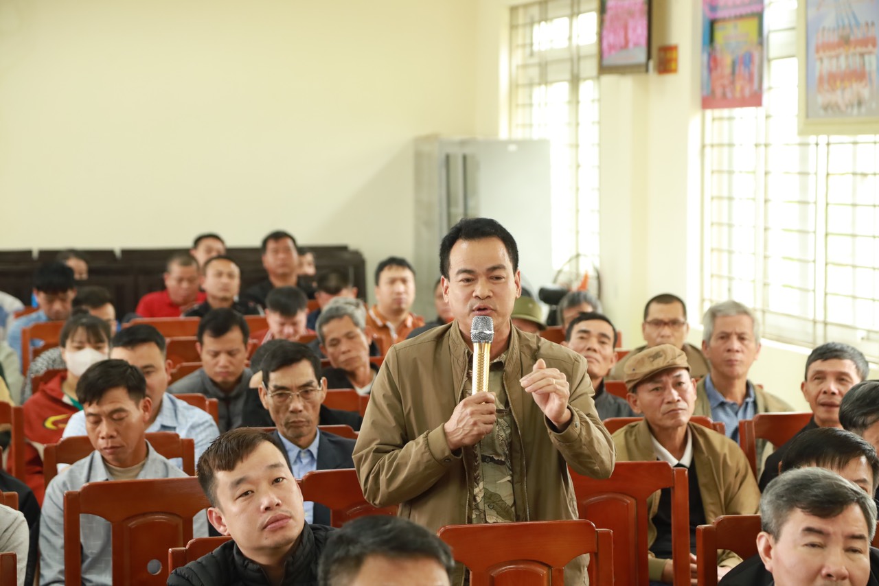 Chủ tịch UBND huyện Mê Linh Hoàng Anh Tuấn làm việc với các gia đình tại thôn Tân Châu, xã Chu Phan- Ảnh 2.