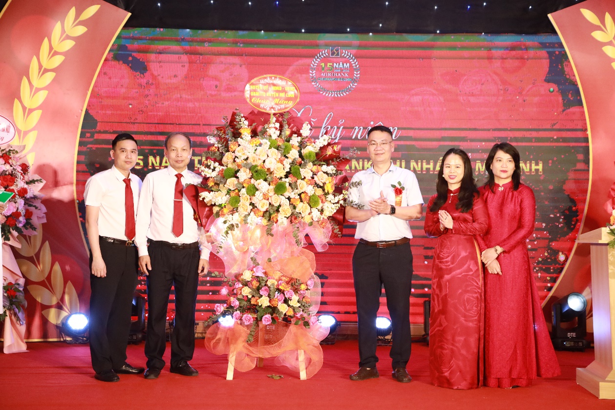Agribank Chi nhánh Mê Linh kỷ niệm 15 năm thành lập- Ảnh 1.