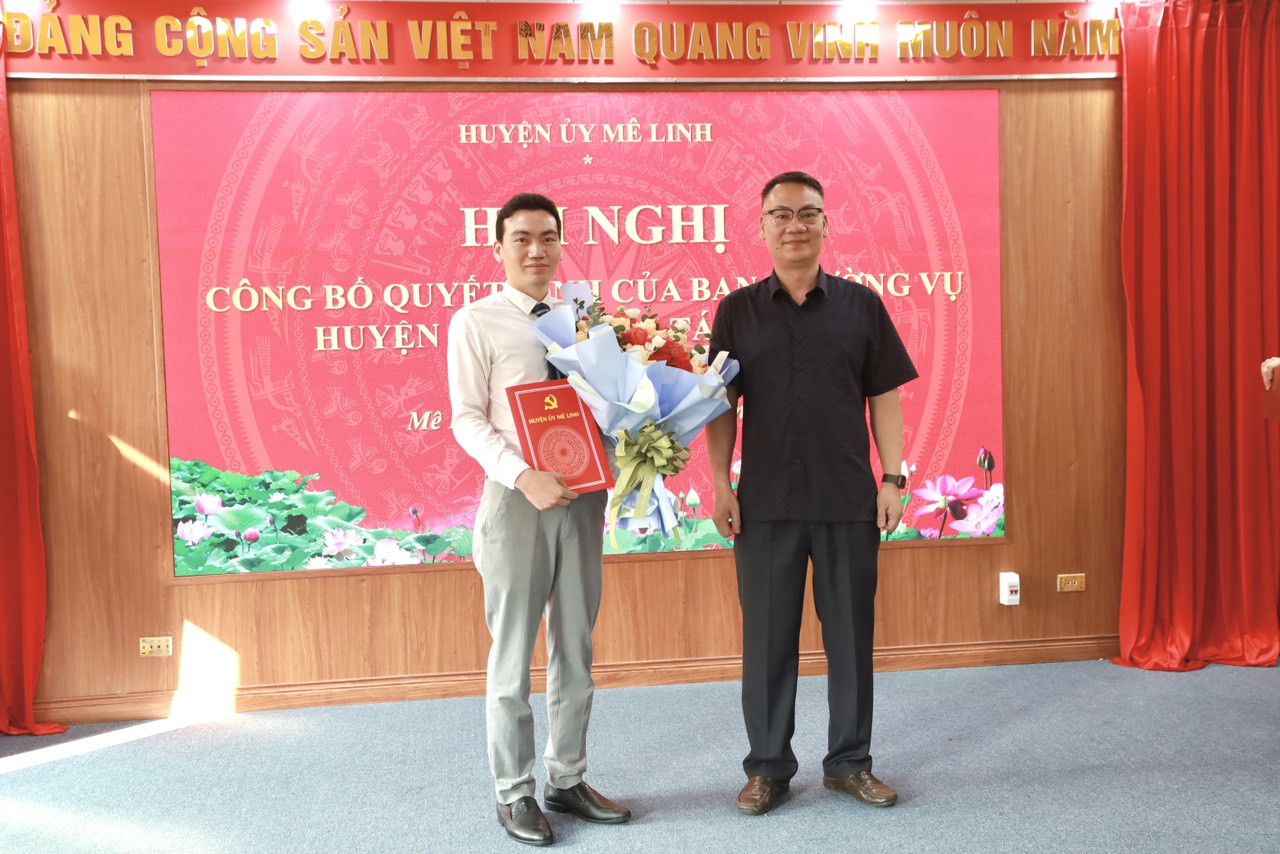 Huyện ủy Mê Linh công bố Quyết định chuẩn y, luân chuyển cán bộ lãnh đạo xã Thạch Đà và bổ nhiệm Phó Chánh Văn phòng Huyện ủy- Ảnh 3.
