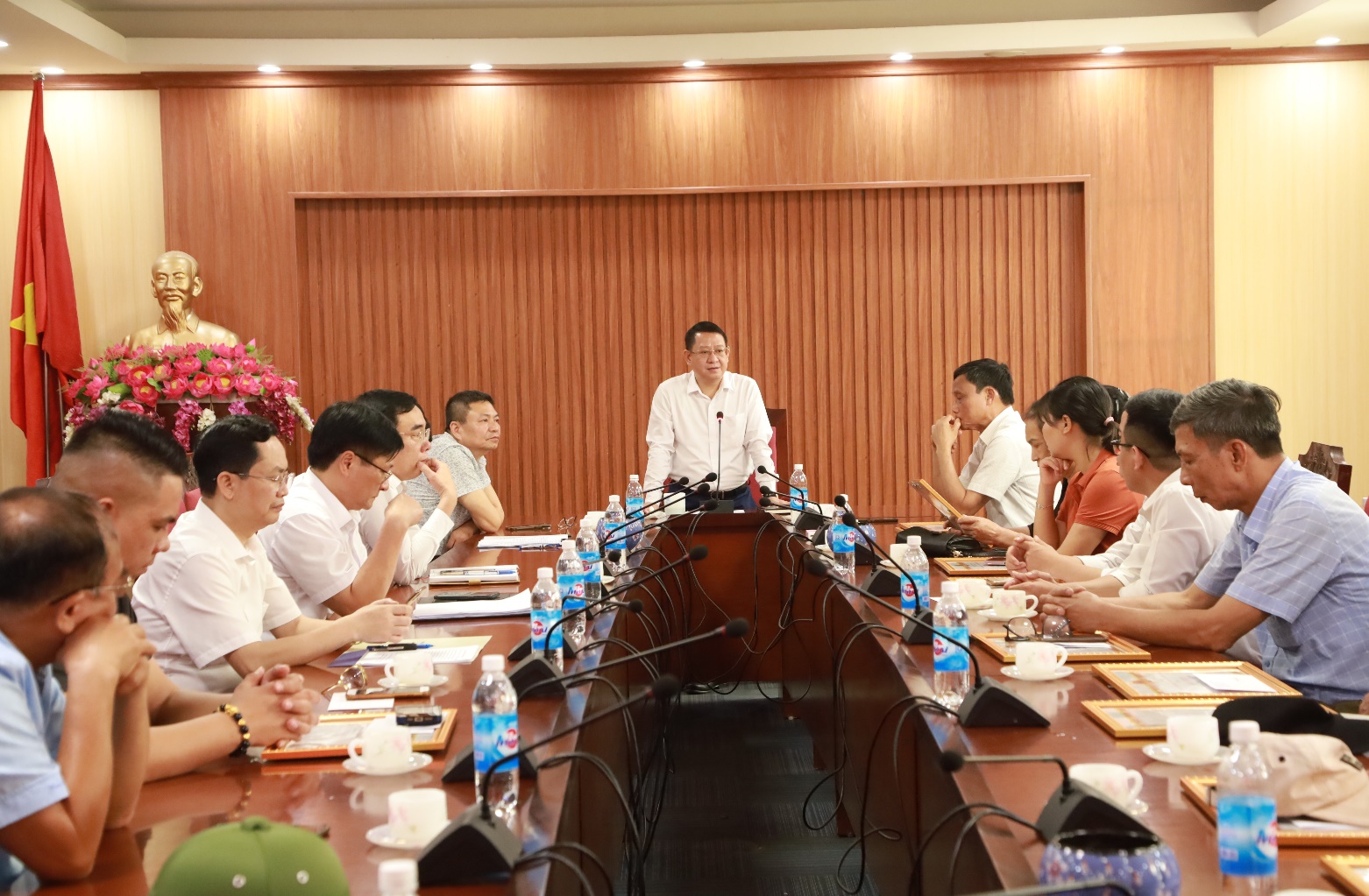 Huyện Mê Linh khen thưởng 21 hộ gia đình "gương mẫu, đi đầu" nhận đất tái định cư phục vụ dự án đường Vành đai 4- Ảnh 3.