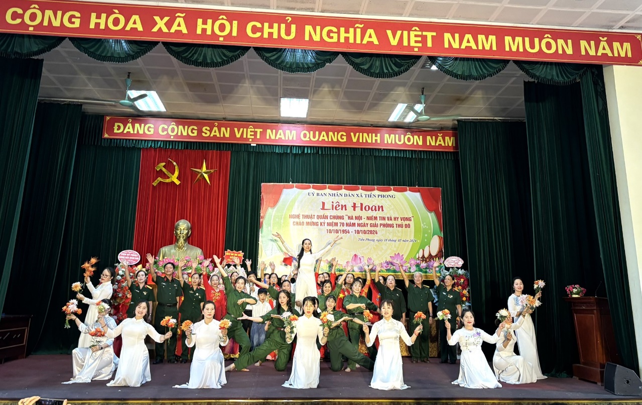 Mê Linh: Tưng bừng các hoạt động văn hóa, văn nghệ và thể dục, thể thao chào mừng Ngày Giải phóng Thủ đô- Ảnh 2. Mê Linh: Tưng bừng các hoạt động văn hóa, văn nghệ và thể dục, thể thao chào mừng Ngày Giải phóng Thủ đô- Ảnh 2.