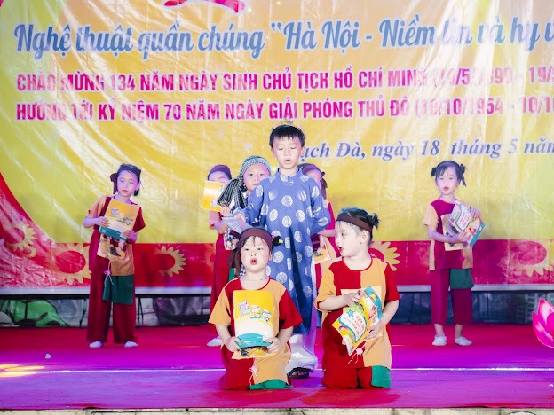 LIÊN HOAN NGHỆ THUẬT QUẦN CHÚNG “HÀ NỘI - NIỀM TIN VÀ HY VỌNG” XÃ THẠCH ĐÀ NĂM 2024.
- Ảnh 6. LIÊN HOAN NGHỆ THUẬT QUẦN CHÚNG “HÀ NỘI - NIỀM TIN VÀ HY VỌNG” XÃ THẠCH ĐÀ NĂM 2024.
- Ảnh 6.