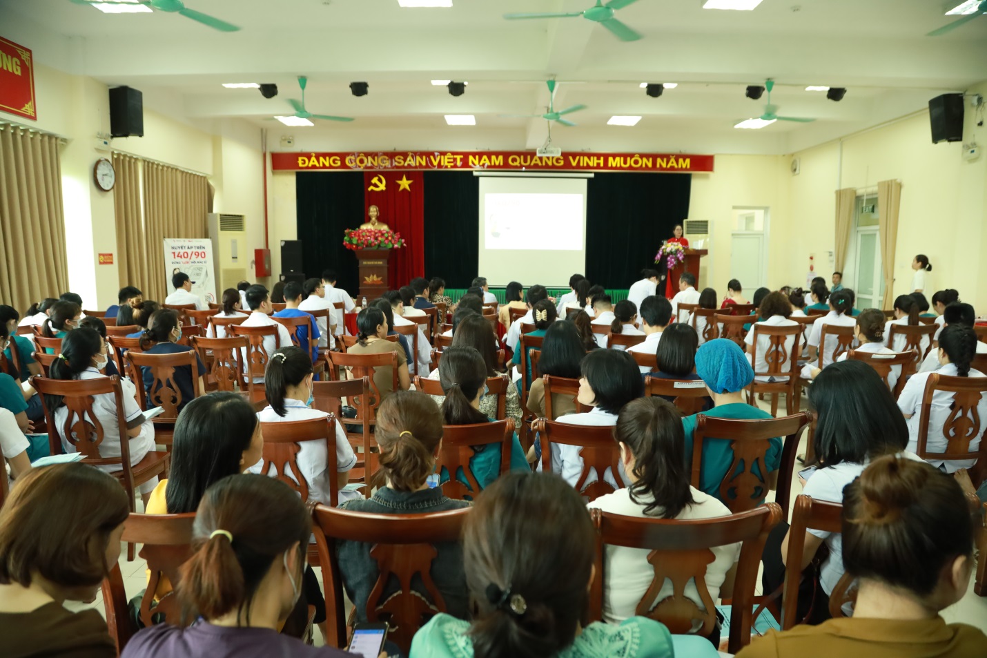 Bệnh viện Đa khoa huyện Mê Linh: Phát động tháng huyết áp và kỷ niệm ngày Quốc tế điều dưỡng- Ảnh 1.