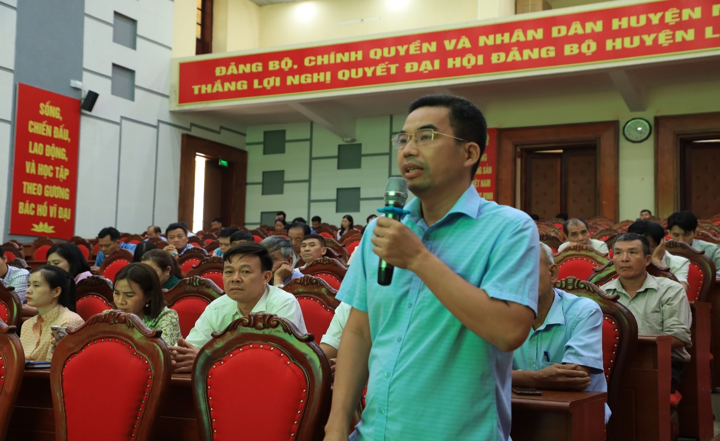Đại biểu HĐND thành phố Hà Nội tiếp xúc cử tri huyện Mê Linh trước Kỳ họp thường lệ giữa năm 2024 HĐND Thành phố- Ảnh 2.