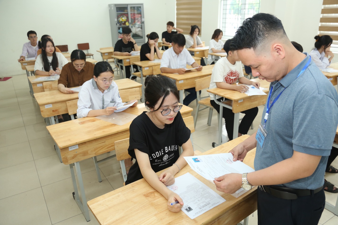 Phó Chủ tịch UBND Huyện Lê Văn Khương thăm, động viên các điểm thi tốt nghiệp THPT năm 2024- Ảnh 2.