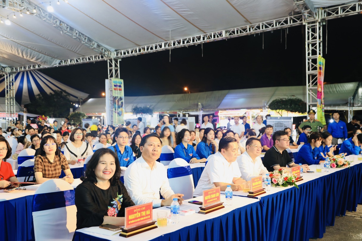 Sôi động Lễ hội tỏa sáng Việt Nam tại Ngày hội thế giới tuổi thơ năm 2024- Ảnh 1.