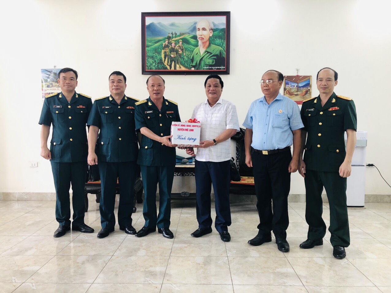 Lãnh đạo huyện Mê Linh dự Lễ tuyên thệ chiến sĩ mới và thăm tân binh năm 2024- Ảnh 2.