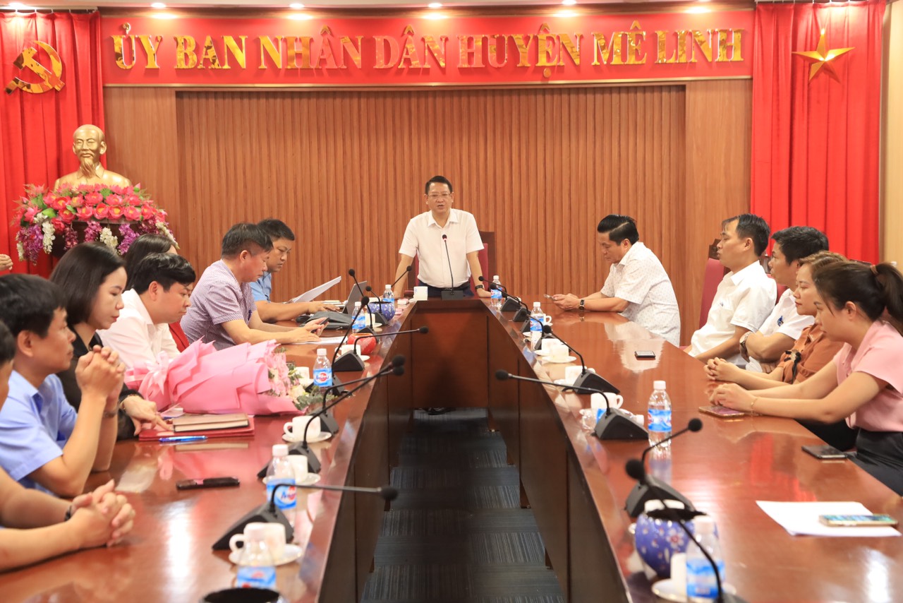 UBND huyện Mê Linh công bố và trao Quyết định điều động, bổ nhiệm Trưởng phòng Nội vụ Huyện- Ảnh 2.