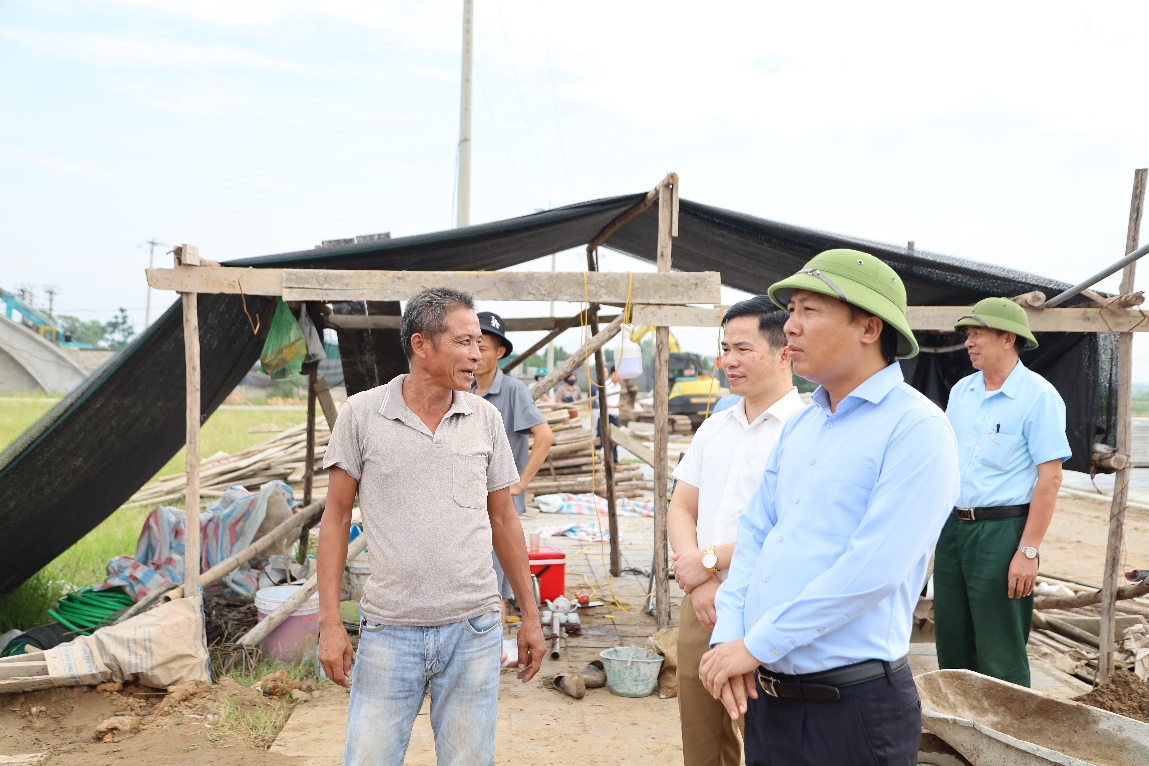 Bí thư Huyện ủy Mê Linh Nguyễn Thanh Liêm khảo sát thực địa một số ao hồ, đất công cộng trên địa bàn- Ảnh 3. Bí thư Huyện ủy Mê Linh Nguyễn Thanh Liêm khảo sát thực địa một số ao hồ, đất công cộng trên địa bàn- Ảnh 3.