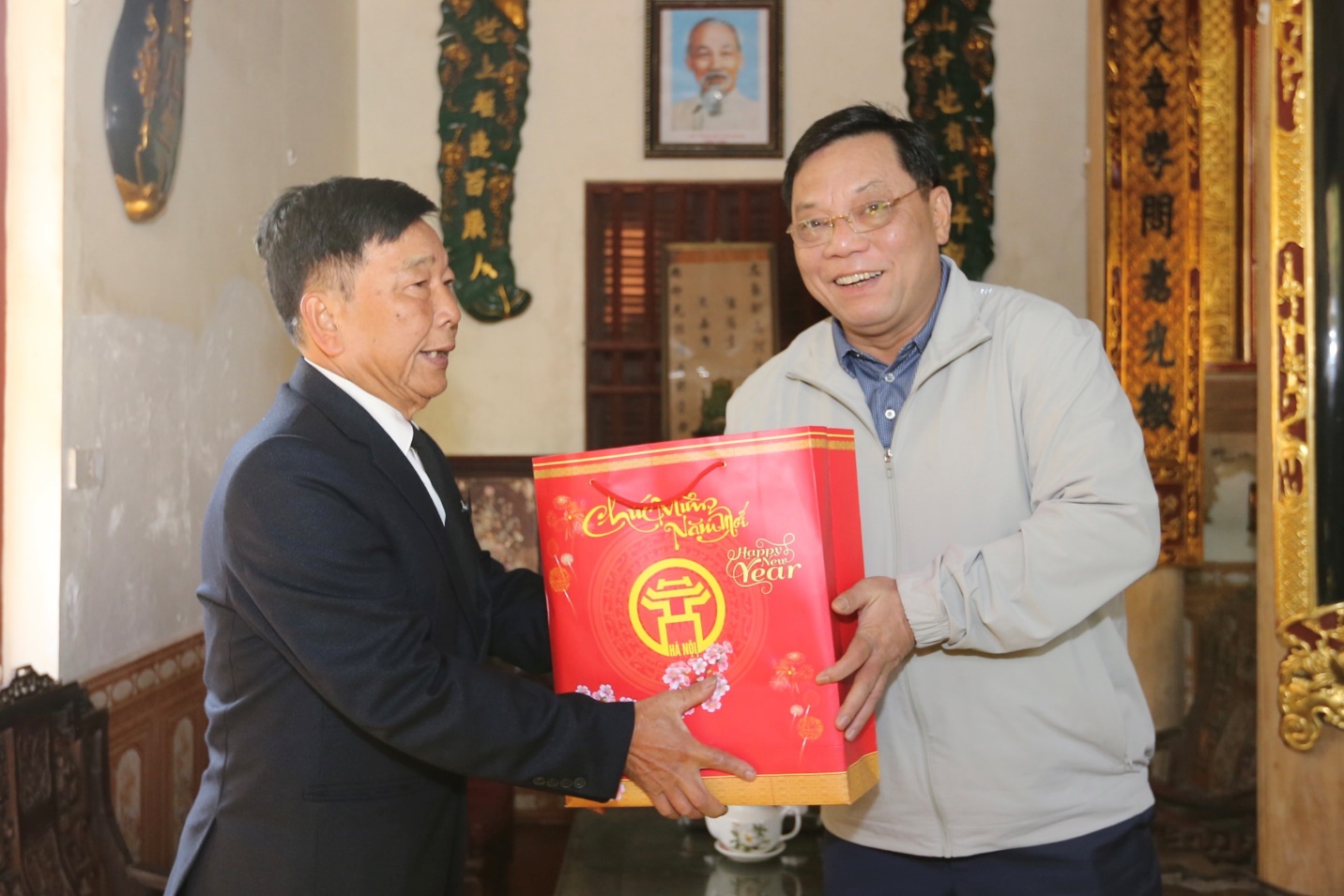 Giám đốc Công an thành phố Hà Nội Nguyễn Hải Trung thăm, tặng quà các gia đình chính sách tại huyện Mê Linh nhân dịp Tết Nguyên đán Ất Tỵ 2025- Ảnh 4. Giám đốc Công an thành phố Hà Nội Nguyễn Hải Trung thăm, tặng quà các gia đình chính sách tại huyện Mê Linh nhân dịp Tết Nguyên đán Ất Tỵ 2025- Ảnh 4.