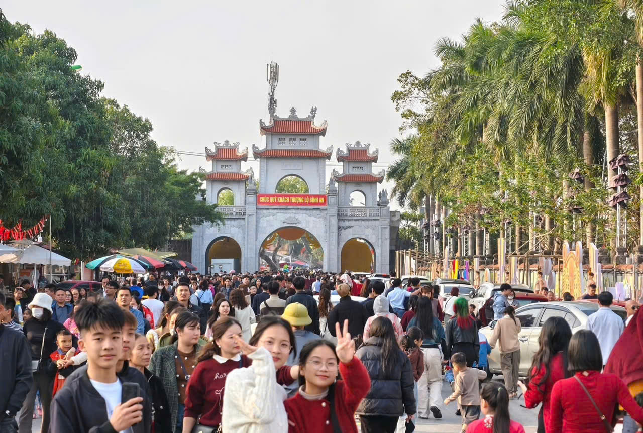 Mê Linh: Sẵn sàng khai hội Đền Hai Bà Trưng Xuân Ất Tỵ 2025- Ảnh 3. Mê Linh: Sẵn sàng khai hội Đền Hai Bà Trưng Xuân Ất Tỵ 2025- Ảnh 3.