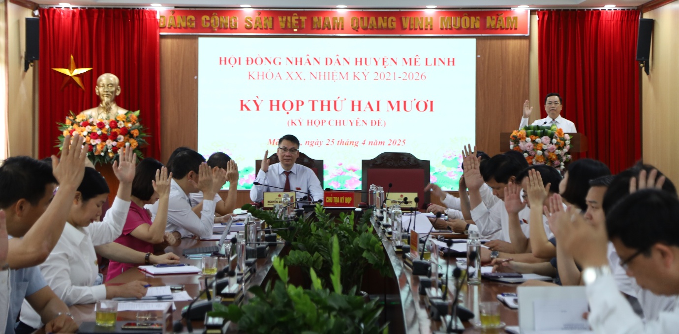 Kỳ họp thứ 20 HĐND huyện Mê Linh thông qua Nghị quyết phê duyệt phương án sắp xếp đơn vị hành chính cấp xã- Ảnh 2. C:\Users\Admin\Desktop\IMG_9754.JPG