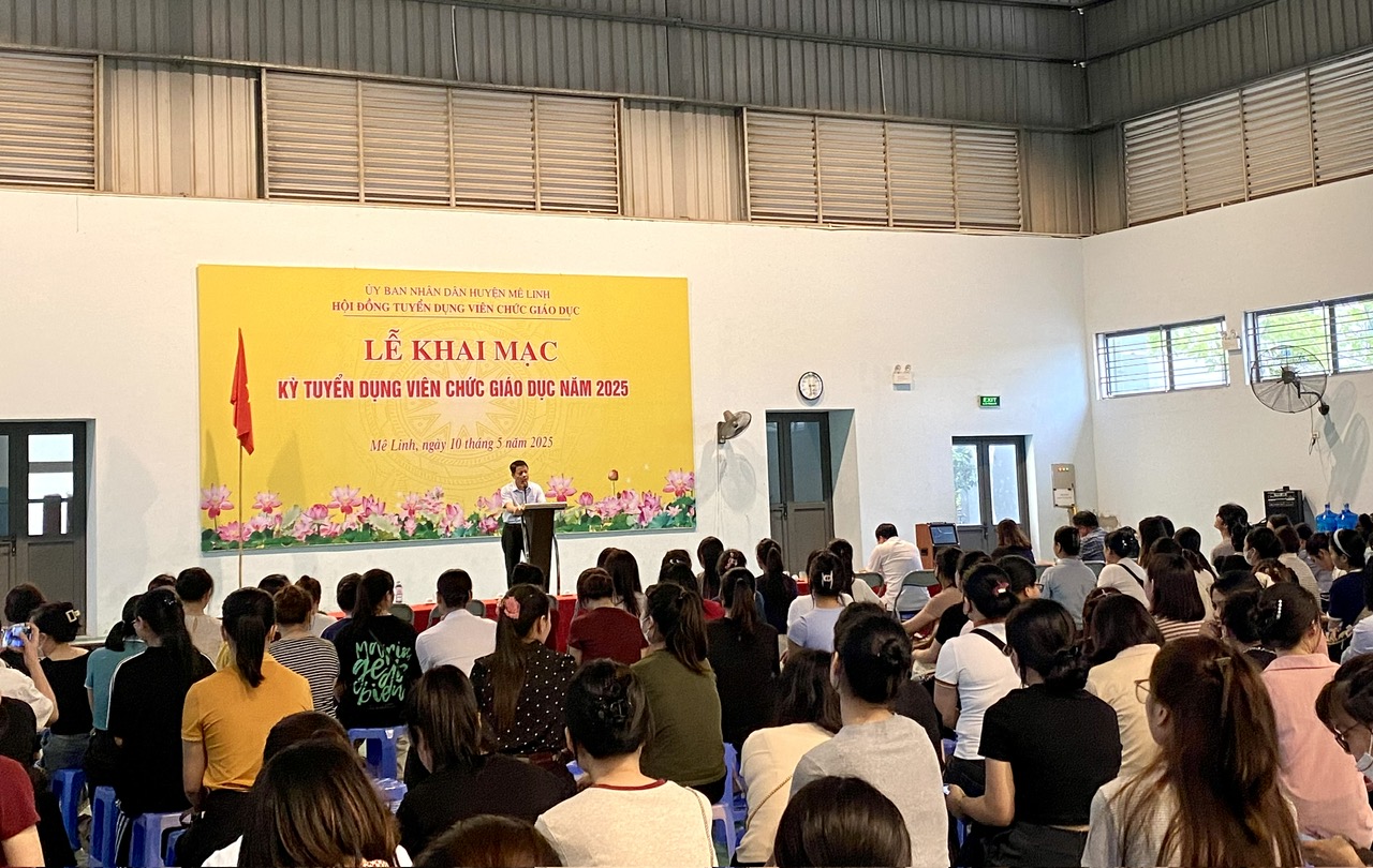 Huyện Mê Linh: Hơn 500 thí sinh tham dự kỳ thi tuyển dụng viên chức giáo dục năm 2025- Ảnh 1. Huyện Mê Linh: Hơn 500 thí sinh tham dự kỳ thi tuyển dụng viên chức giáo dục năm 2025- Ảnh 1.