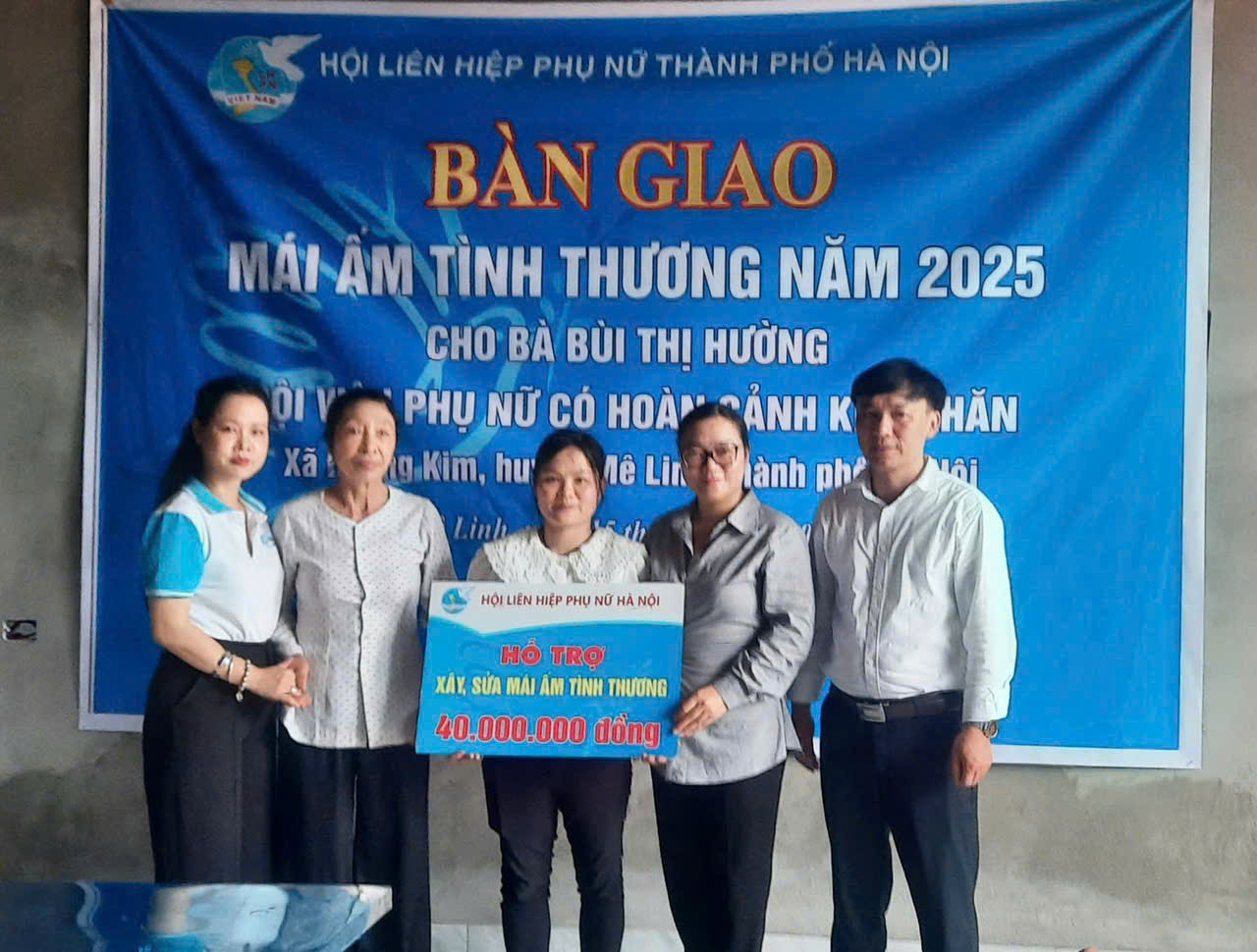 Hội LHPN Mê Linh bàn giao "Mái ấm tình thương" cho hội viên phụ nữ khó khăn tại xã Hoàng Kim- Ảnh 1. Hội LHPN Mê Linh bàn giao "Mái ấm tình thương" cho hội viên phụ nữ khó khăn tại xã Hoàng Kim- Ảnh 1.