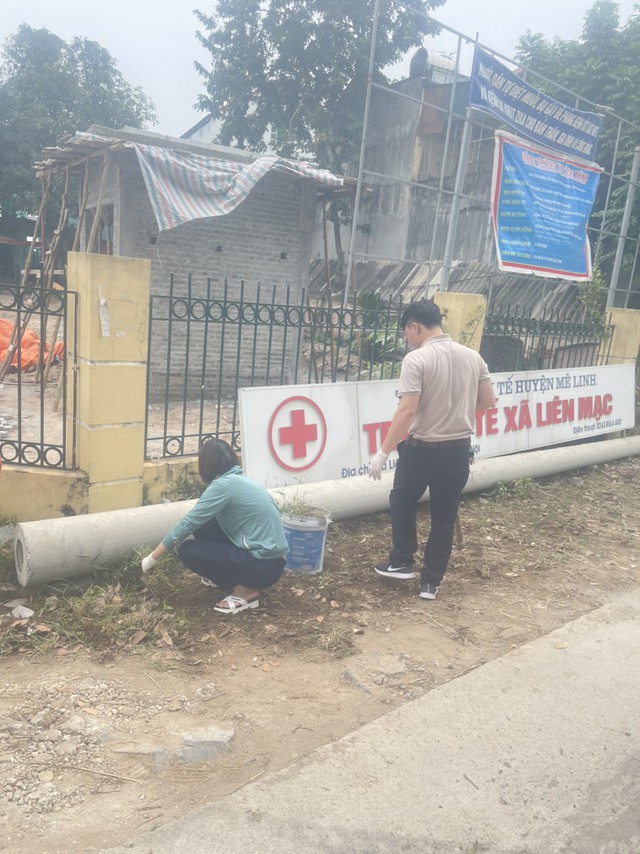 Xã Liên Mạc ra quân tổng vệ sinh môi trường chào mừng huyện Mê Linh đạt chuẩn nông thôn mới - Ảnh 3.