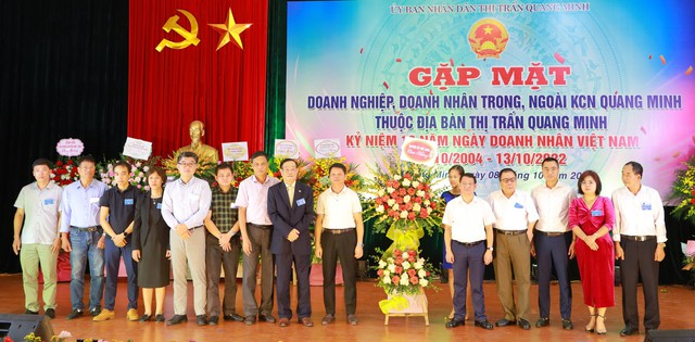 Thị trấn Quang Minh: gặp mặt các doanh nghiệp, doanh nhân trên địa bàn nhân Ngày doanh nhân Việt Nam - Ảnh 1.