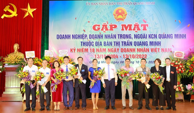 Thị trấn Quang Minh: gặp mặt các doanh nghiệp, doanh nhân trên địa bàn nhân Ngày doanh nhân Việt Nam - Ảnh 3.