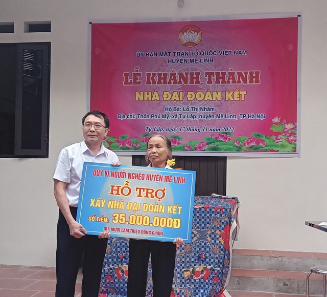 Ủy ban MTTQ Việt Nam huyện Mê Linh phối hợp với chính quyền xã Tự Lập tổ chức Lễ khánh thành nhà Đại đoàn kết cho hộ nghèo, hộ có hoàn cảnh đặc biệt khó khăn tại xã Tự Lập - Ảnh 2.