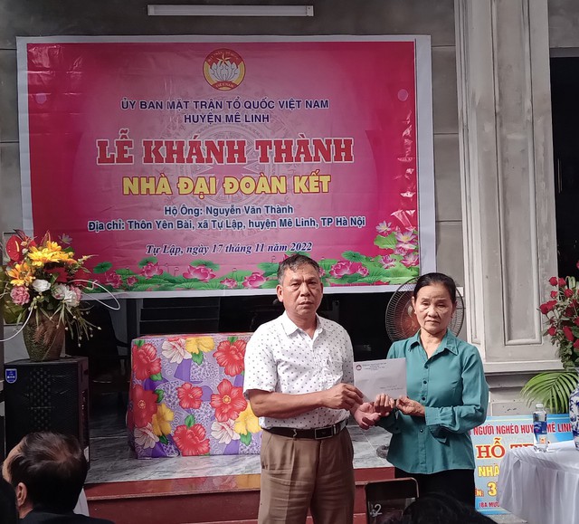 Ủy ban MTTQ Việt Nam huyện Mê Linh phối hợp với chính quyền xã Tự Lập tổ chức Lễ khánh thành nhà Đại đoàn kết cho hộ nghèo, hộ có hoàn cảnh đặc biệt khó khăn tại xã Tự Lập - Ảnh 4.