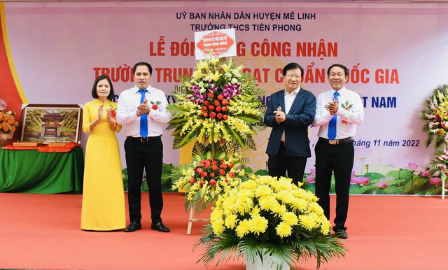 Trường THCS Tiền Phong tổ chức Lễ đón Bằng công nhận trường chuẩn Quốc gia và Kỷ niệm 40 năm Ngày Nhà giáo Việt Nam - Ảnh 2. Trường THCS Tiền Phong tổ chức Lễ đón Bằng công nhận trường chuẩn Quốc gia và Kỷ niệm 40 năm Ngày Nhà giáo Việt Nam - Ảnh 2.