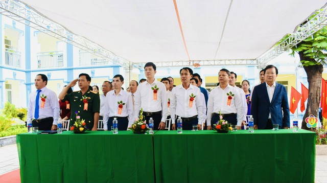 Trường THCS Tiền Phong tổ chức Lễ đón Bằng công nhận trường chuẩn Quốc gia và Kỷ niệm 40 năm Ngày Nhà giáo Việt Nam - Ảnh 1. Trường THCS Tiền Phong tổ chức Lễ đón Bằng công nhận trường chuẩn Quốc gia và Kỷ niệm 40 năm Ngày Nhà giáo Việt Nam - Ảnh 1.