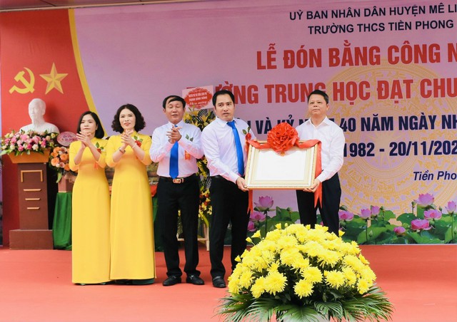Trường THCS Tiền Phong tổ chức Lễ đón Bằng công nhận trường chuẩn Quốc gia và Kỷ niệm 40 năm Ngày Nhà giáo Việt Nam - Ảnh 3. Trường THCS Tiền Phong tổ chức Lễ đón Bằng công nhận trường chuẩn Quốc gia và Kỷ niệm 40 năm Ngày Nhà giáo Việt Nam - Ảnh 3.