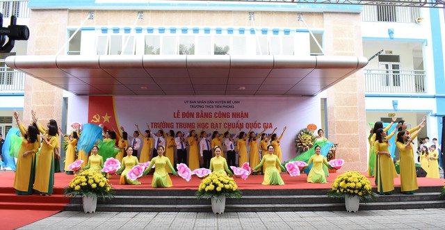 Trường THCS Tiền Phong tổ chức Lễ đón Bằng công nhận trường chuẩn Quốc gia và Kỷ niệm 40 năm Ngày Nhà giáo Việt Nam - Ảnh 6. Trường THCS Tiền Phong tổ chức Lễ đón Bằng công nhận trường chuẩn Quốc gia và Kỷ niệm 40 năm Ngày Nhà giáo Việt Nam - Ảnh 6.