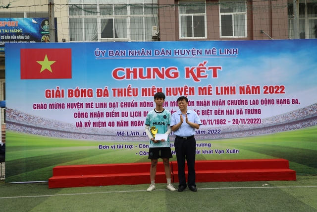 Đội bóng đá thiếu niên xã Tiến Thắng dành cúp Vô địch Giải bóng đá Thiếu niên huyện Mê Linh năm 2022 - Ảnh 10.