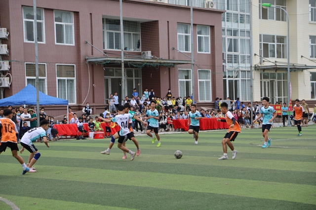 Đội bóng đá thiếu niên xã Tiến Thắng dành cúp Vô địch Giải bóng đá Thiếu niên huyện Mê Linh năm 2022 - Ảnh 3.