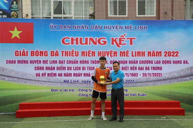 Đội bóng đá thiếu niên xã Tiến Thắng dành cúp Vô địch Giải bóng đá Thiếu niên huyện Mê Linh năm 2022 - Ảnh 5.
