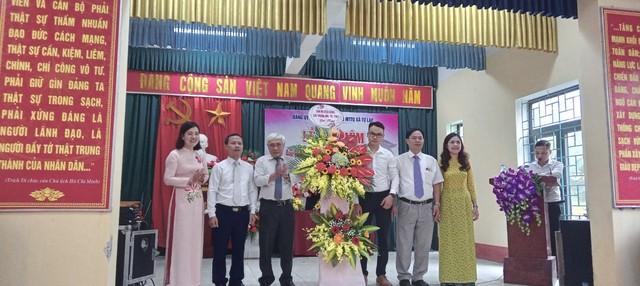 Xã Tự Lập long trọng tổ chức lễ kỷ niệm 40 năm ngày Nhà giáo Việt Nam (20/11/1982 – 20/11/2022) - Ảnh 8.