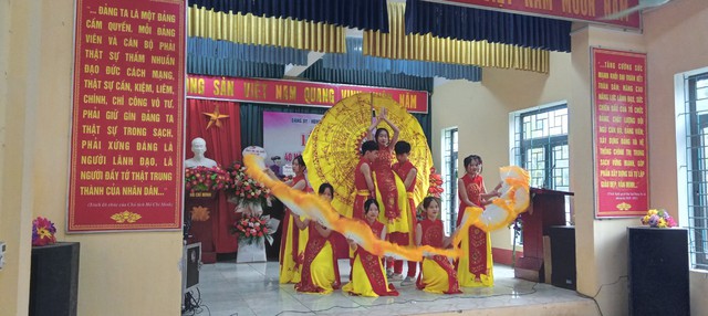 Xã Tự Lập long trọng tổ chức lễ kỷ niệm 40 năm ngày Nhà giáo Việt Nam (20/11/1982 – 20/11/2022) - Ảnh 11.