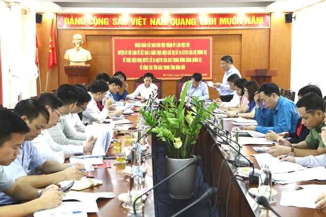 Đoàn khảo sát của Ban Dân vận Thành uỷ khảo sát công tác tôn giáo tại huyện Mê Linh - Ảnh 1.