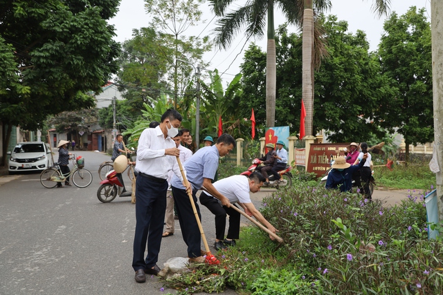Mê Linh: Các xã, thị trấn đồng loạt ra quân tổng vệ sinh môi trường chào mừng Huyện đạt chuẩn nông thôn mới - Ảnh 5.