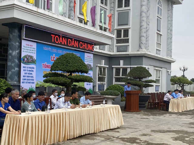LỄ PHÁT ĐỘNG “TỔNG VỆ SINH MÔI TRƯỜNG” CHÀO MỪNG HUYỆN MÊ LINH ĐẠT CHUẨN NÔNG THÔN MỚI - Ảnh 2. LỄ PHÁT ĐỘNG “TỔNG VỆ SINH MÔI TRƯỜNG” CHÀO MỪNG HUYỆN MÊ LINH ĐẠT CHUẨN NÔNG THÔN MỚI - Ảnh 2.