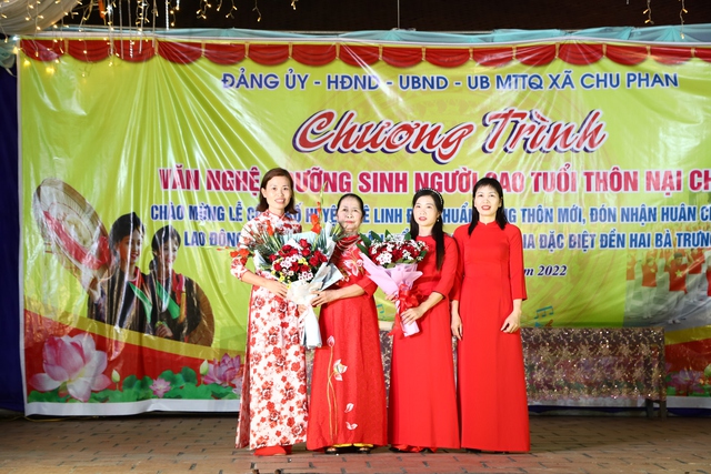 Chương trình Văn nghệ chào mừng Lễ công bố và đón nhận đón nhận huyện Mê Linh đạt chuẩn nông thôn mới - Ảnh 4.