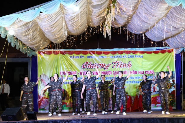 Chương trình Văn nghệ chào mừng Lễ công bố và đón nhận đón nhận huyện Mê Linh đạt chuẩn nông thôn mới - Ảnh 7.
