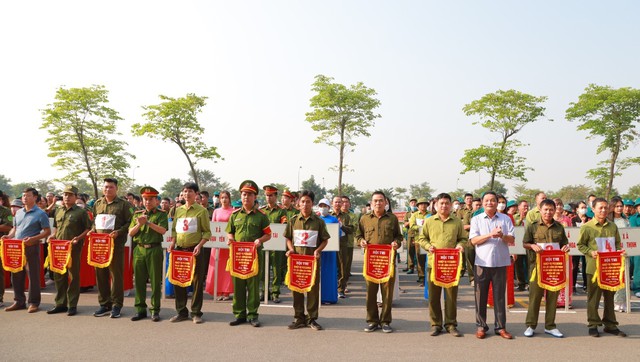 Mê Linh: Hội thi nghiệp vụ chữa cháy và cứu nạn, cứu hộ của lực lượng dân phòng và dân quân năm 2022 - Ảnh 1.